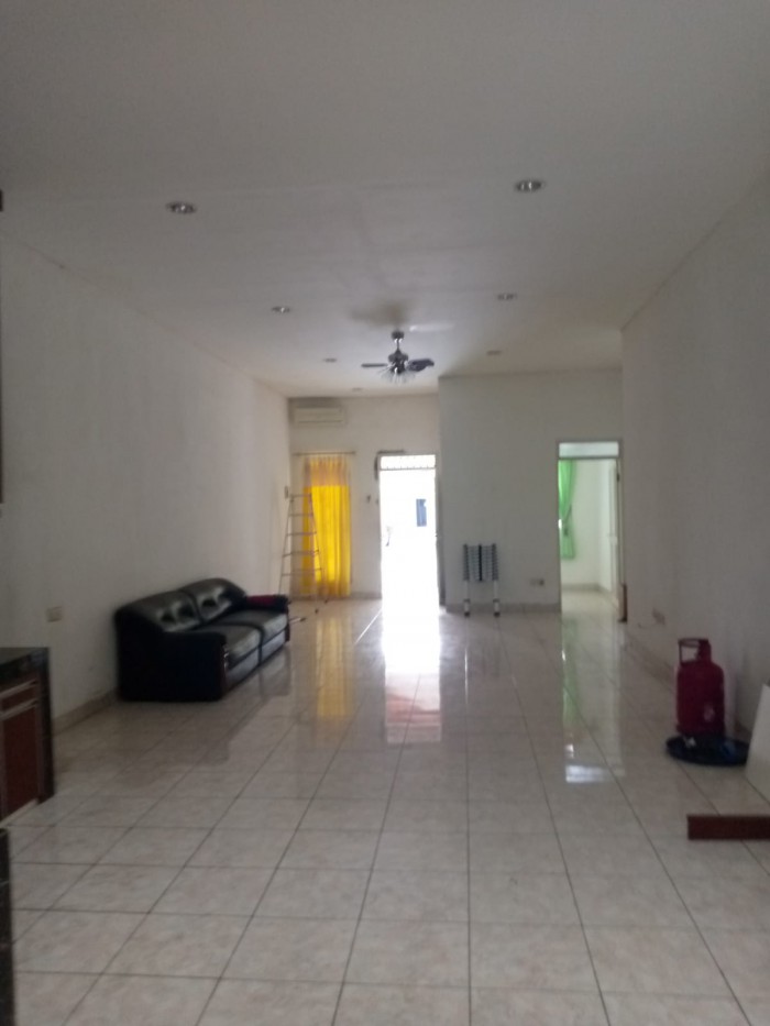 Rumah Disewakan Semi Furnished di Taman Napoli Lippo Cikarang